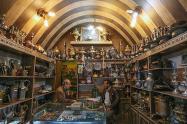 فروش ظروف قدیمی و مسی در بازار قیصریه اصفهان