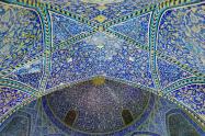 تزیینات کاشی‌کاری در سقف‌های مدرسه چهارباغ اصفهان