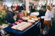 فروش تخم‌مرغ‌های تازه در بازار بشکیتاش استانبول
