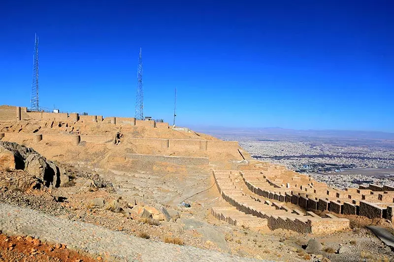 قلعه شاه دژ اصفهان در روز
