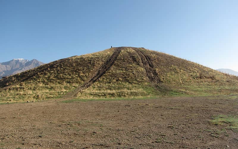 تپه سرسبز و تاریخی حصارک در لواسان