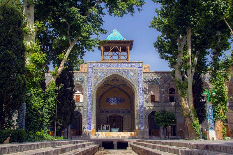 مدرسه چهارباغ اصفهان در روز
