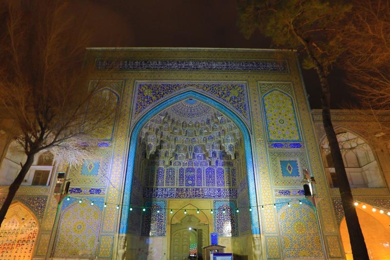 ورودی مدرسه چهارباغ اصفهان