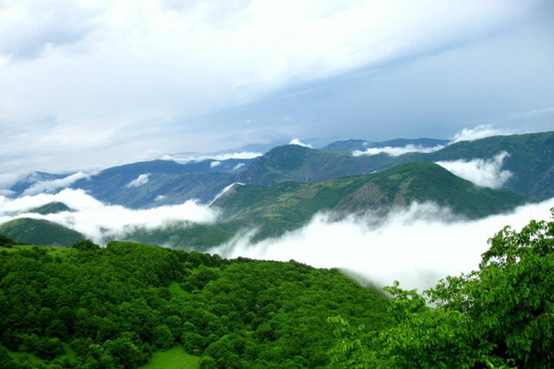 ارتفاعات منطقه حفاظت شده ارسباران در میان مه