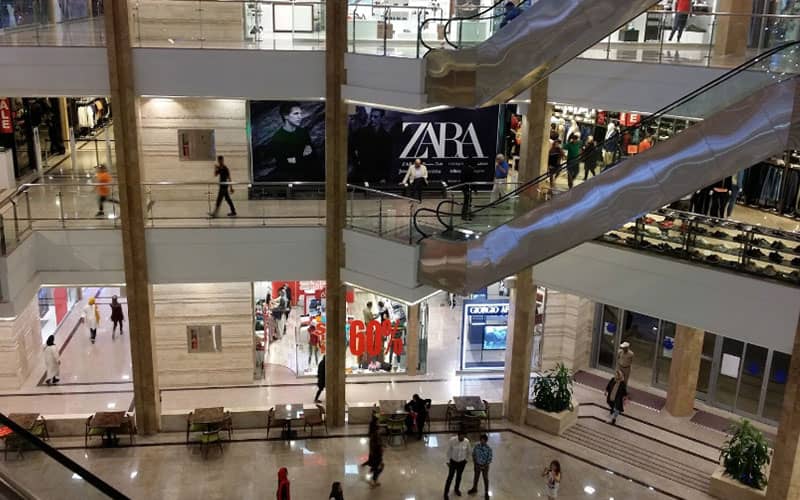 مرکز خریدی چند طبقه با برندهای خارجی در کیش