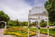 المان‌ها و زیبایی‌های باغ گل‌های اصفهان