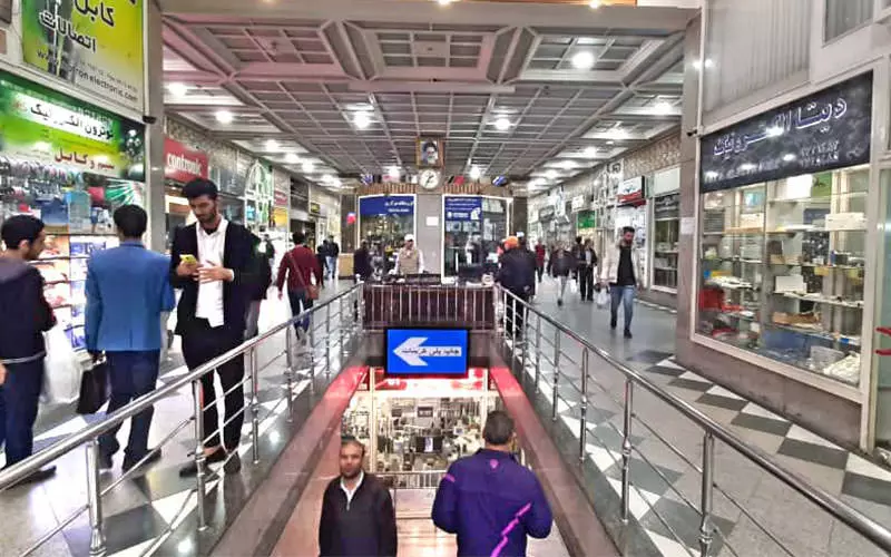 مرکز خریدی در خیابان جمهوری تهران