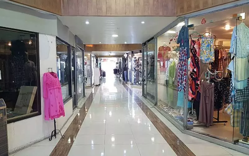 مغازه های فروش لباس در بازار پارس خلیج