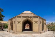 معماری چشمگیر بقعه‌های قبرستان تخت فولاد