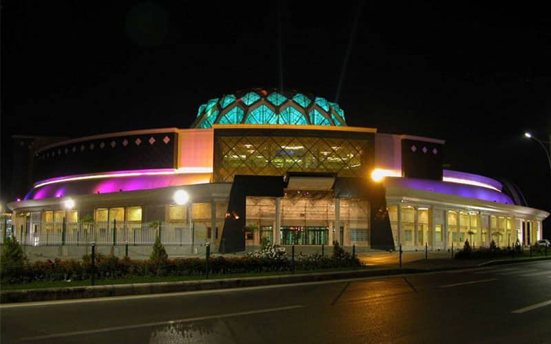 ساختمان الماس شرق در شب