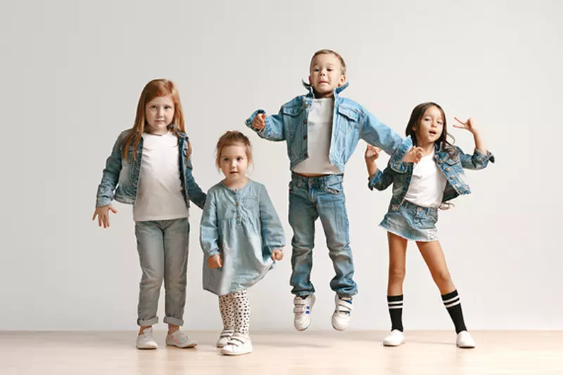 عکس تبلیغاتی برند پوشاک کودکان در استانبول
