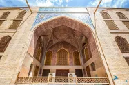 تزیینات کاشی‌کاری در نمای بیرونی کاخ چهلستون اصفهان