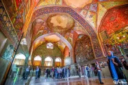 نقاشی‌های هنرمندانه در کاخ چهلستون اصفهان