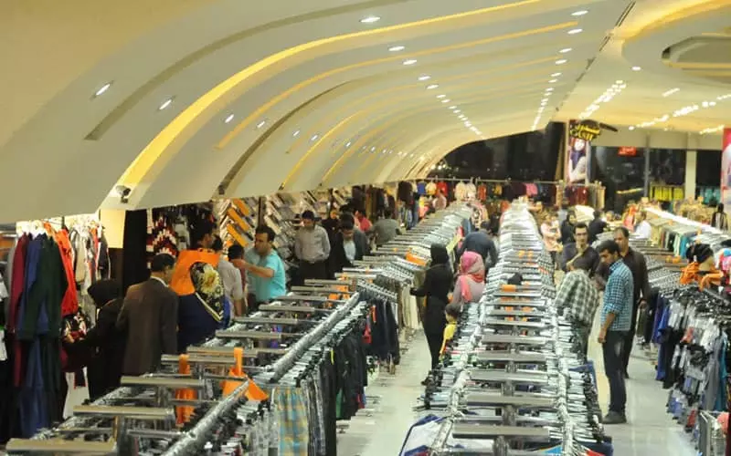 مغازه فروش پوشاک در ویلاژ توریست مشهد