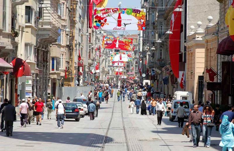 مغازه های خیابان استقلال استانبول