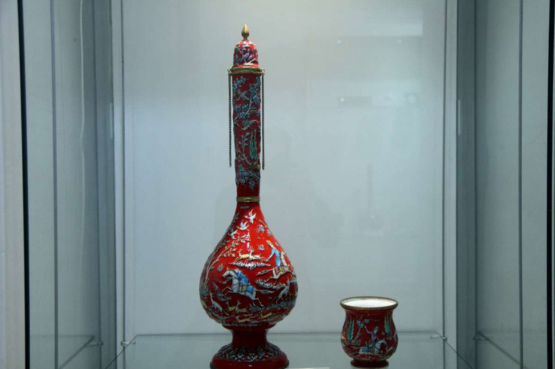 جام چینی در موزه هنرهای تزیینی اصفهان