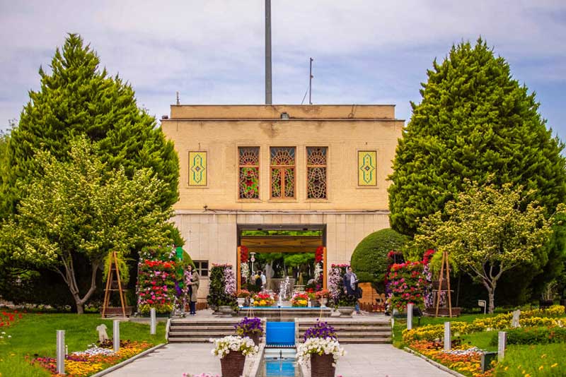 ورودی باغ گل‌های اصفهان
