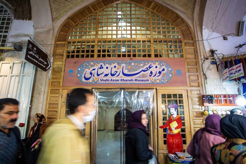 ورودی عصارخانه شاهی اصفهان در بازار