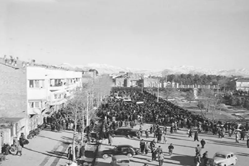 میدان بهارستان در دهه ۳۰ هجری شمسی