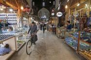 زندگی در جریان در بازار قیصریه اصفهان