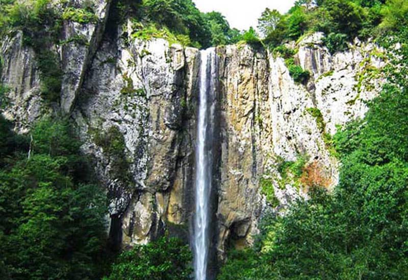 آبشار هریجان مازندران از نمای دور