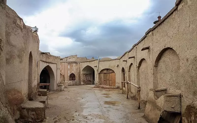 محله ای قدیمی با معماری سنتی در شهرک غزالی