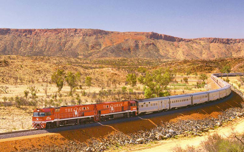 عبور قطار از مناطق کویری استرالیا