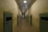 راهروی زندان در باغ موزه قصر