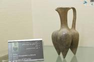آبریز از جنس سفال، مربوط به دوره اشکانی (۲۲۶ تا ۲۵۰ قبل از میلاد) در موزه جهان نما