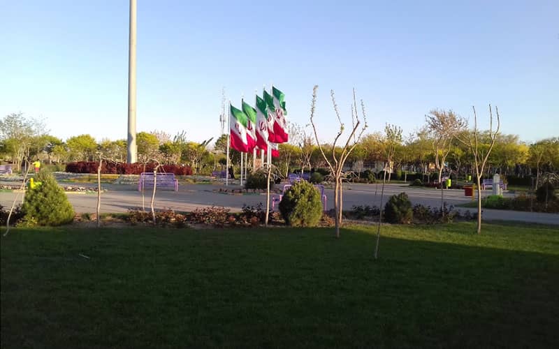 پرچم ایران در پارک ارم مشهد