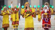دختران تاجک با لباس های محلی در مراسم نوروز