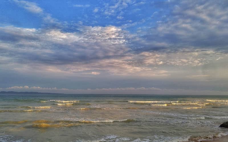 دریای خلیج فارس در زمان غروب خورشید