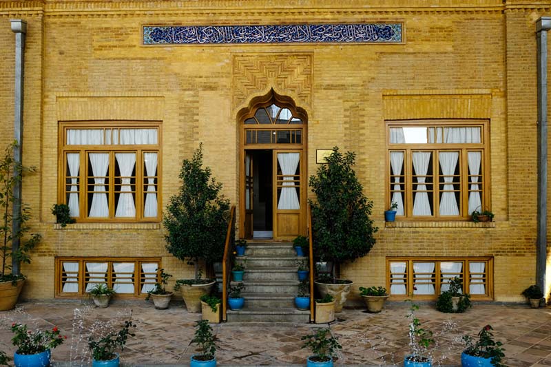 حیاط ورودی خانه موزه شهید مدرس