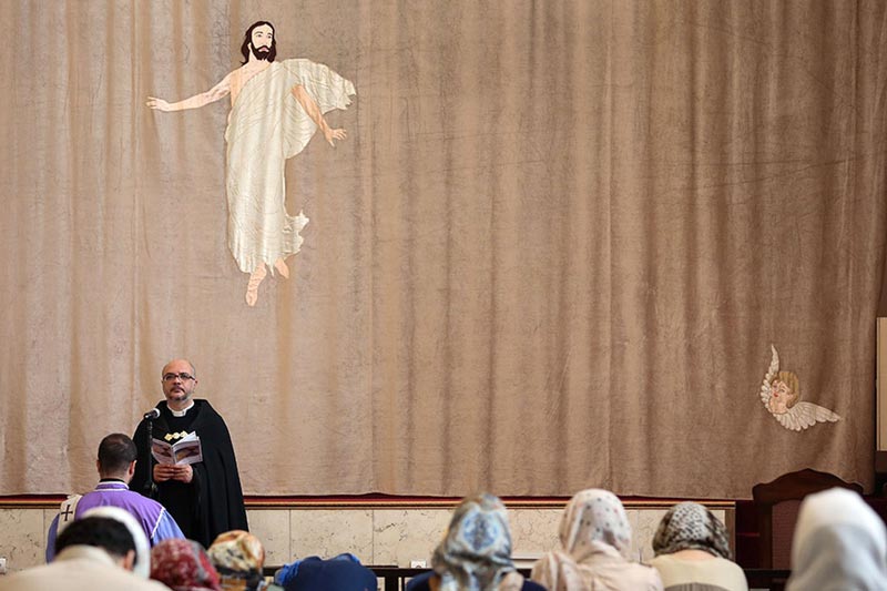 اجرای مراسم در کلیسای سرکیس مقدس تهران