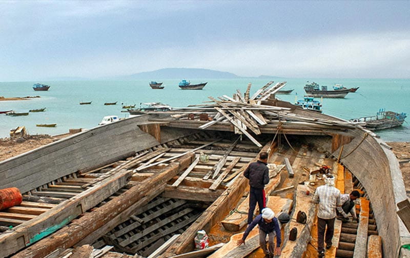 لنج سازان جنوب ایران در حال ساخت قایق