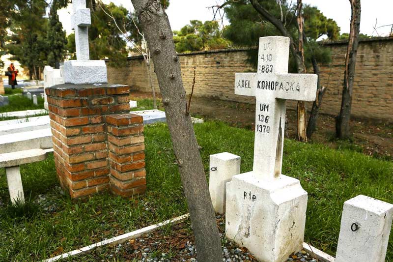 مدفن‌های مسیحیان در قبرستان دولاب 