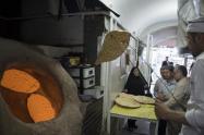 نانوایی در بازار تاریخی ری