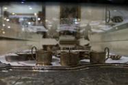 فنجان‌های قدیمی در موزه کلیسای مریم مقدس تهران