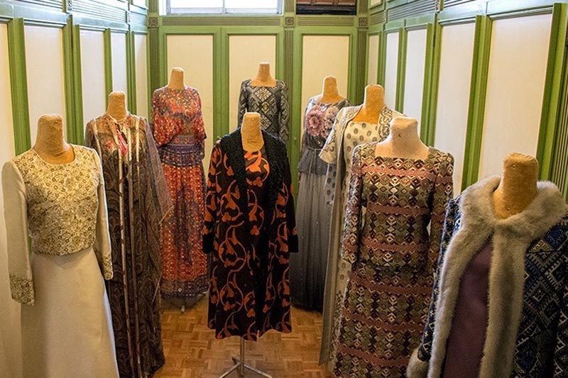 کلکسیون لباس‌های فرح در موزه پارچه و لباس‌های سلطنتی نیاوران