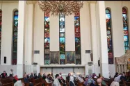 تزیینات شیشه در کلیسای سرکیس مقدس تهران