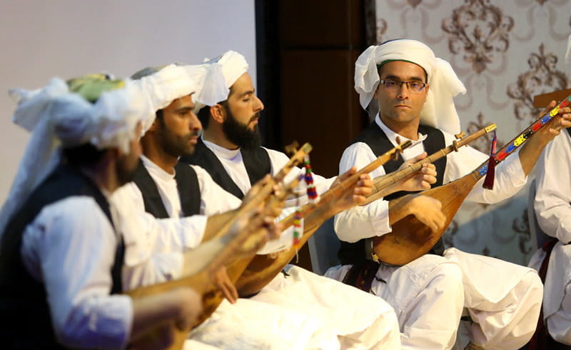 هنرمندان خراسان در جشنواره موسیقی فجر در حال اجرای موسقی