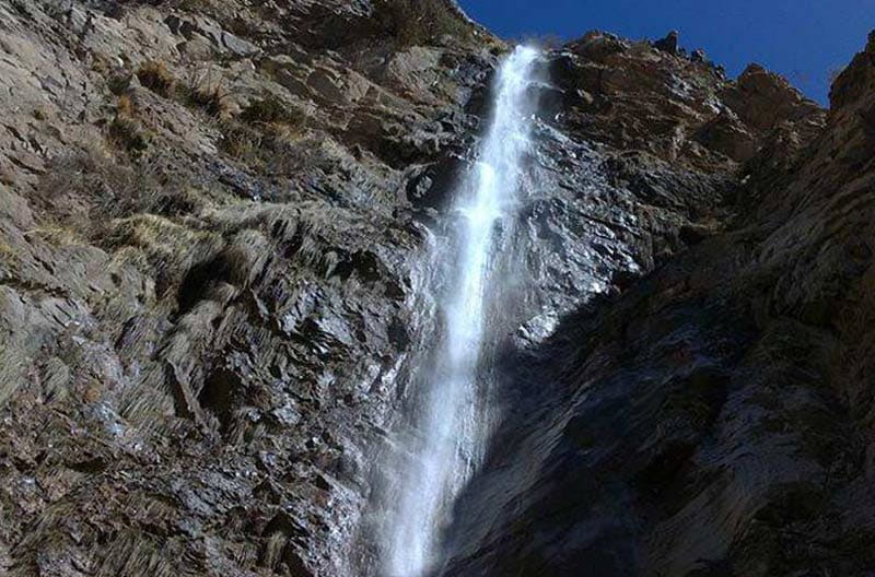 آبشار سرانکوه جیرفت کرمان از نمای دور