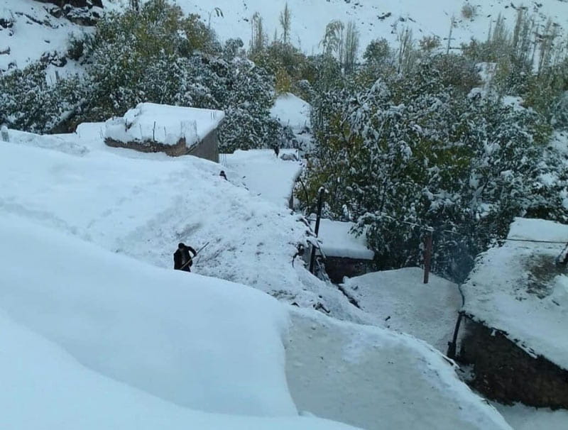 برف سنگین در روستای سر آقا سید کوهرنگ