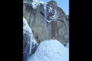 آبشار روستای سنگان در زمستان
