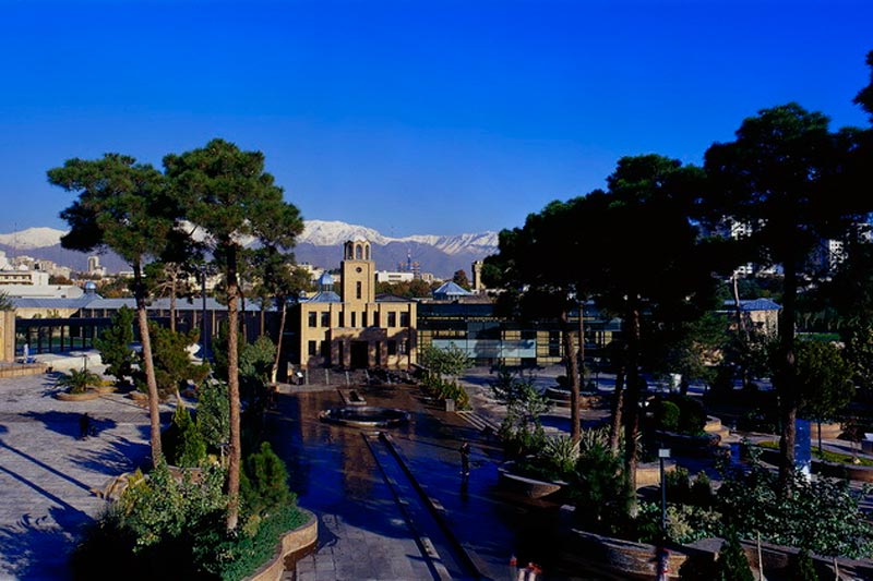 باغ ایرانی در باغ موزه قصر