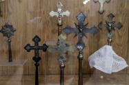 مجموعه‌ای از صلیب‌ها در موزه کلیسای مریم مقدس تهران