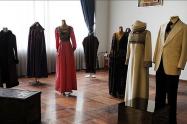 لباس‌های گوناگون پهلوی در موزه پارچه و لباس‌های سلطنتی نیاوران