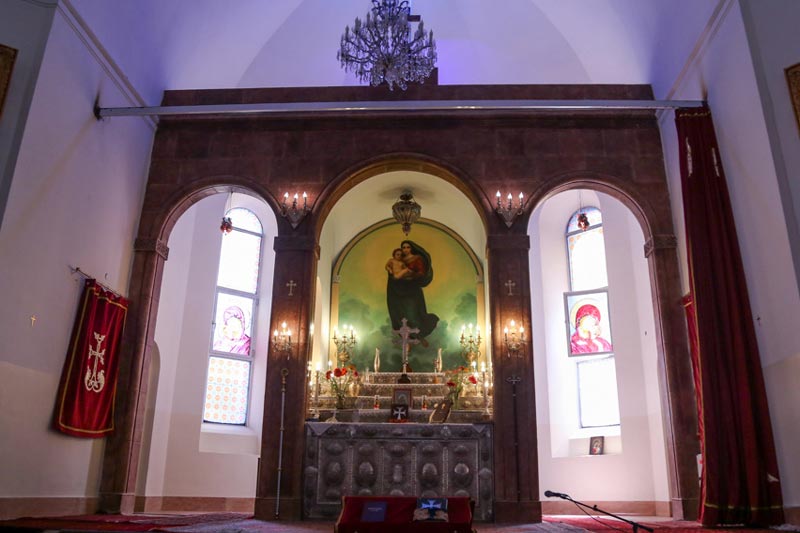 تابلوی حضرت مریم و مسیح در کلیسای مریم مقدس تهران