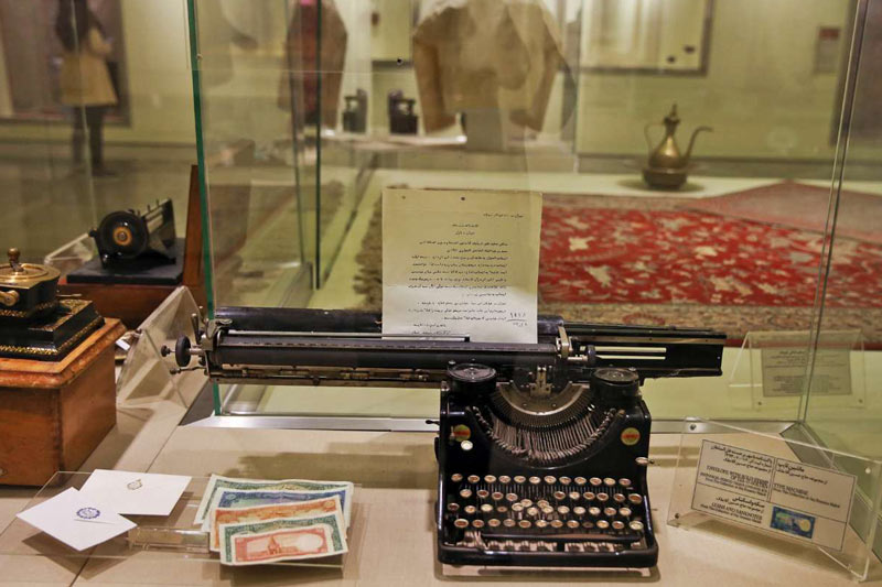 اشیای قدیمی در کتابخانه و موزه ملی ملک