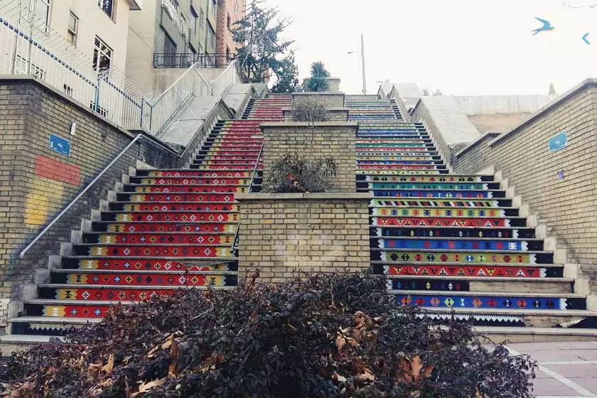 پله‌های خیابان ولیعصر تهران